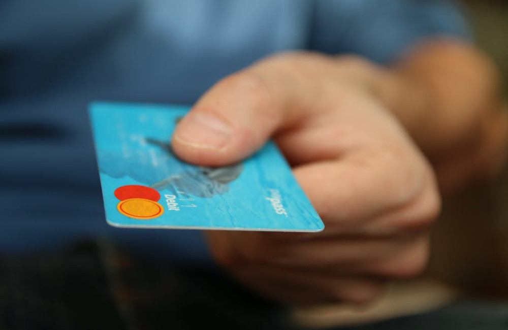 Hoe open je als jongere een bankrekening zonder je ouders?